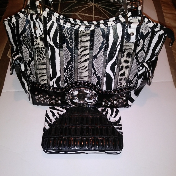 Black and white zebra print handbag - Picture 2 of 10